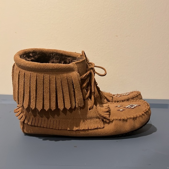 Women’s Manitobah Moccasins size 7 - Picture 3 of 7